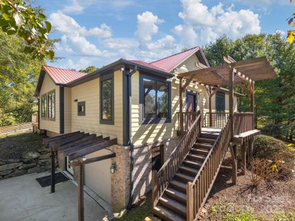 5 North Valley Drive sold home in Horizon Hills, Weaverville, NC