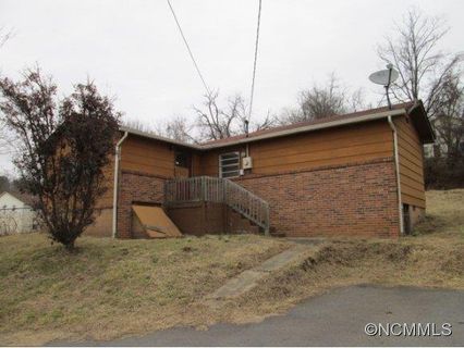 989 Riverside Dr