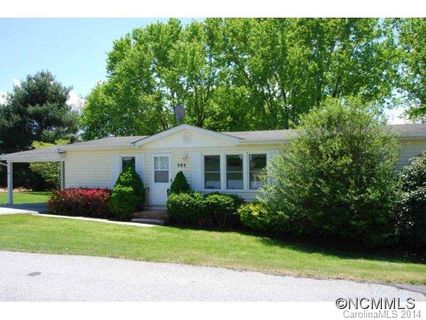 303 Meadowbrook Ct