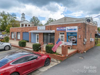 40 E Mills Street