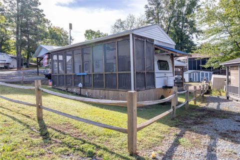 171 Holly Harbor Trail active home in Twin Harbor, Mount Gilead, NC