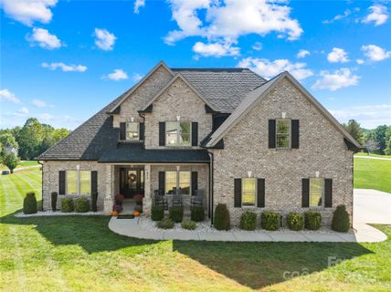 895 Oak Ridge Farms Circle