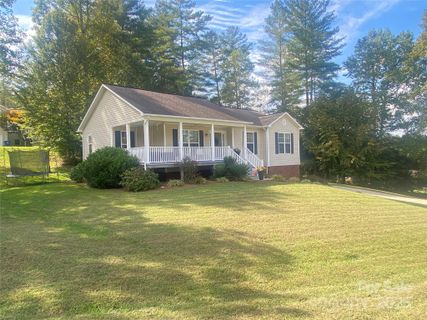 128 Forest Glen Way sold home in River Glen, Morganton, NC