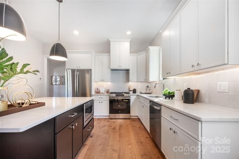 1121 Condon Street