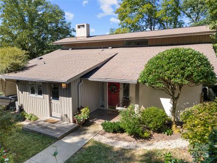 12 Cove Road active home in River Hills, Clover, SC