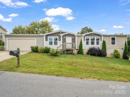 4 N Frederick Lane sold home in White Oak Village, Hendersonville, NC