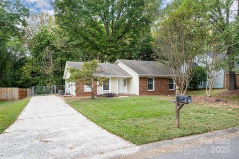 7724 Hickory Hollow Lane sold home in Chestnut Lake, Charlotte, NC
