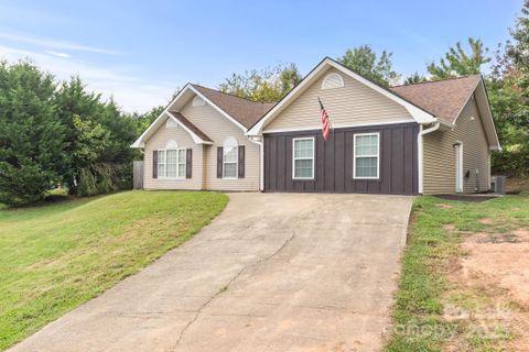 26 Sydney Lane sold home in Windy Hill Farms, Asheville, NC