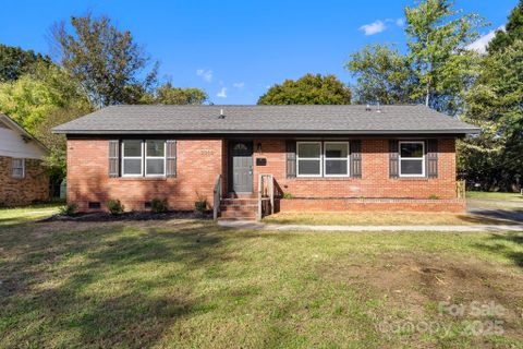 2816 Dalecrest Drive sold home in Derita Woods, Charlotte, NC