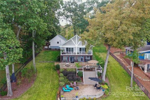 1230 Lake Drive 9 Drive sold home in High Rock Lake, Lexington, NC