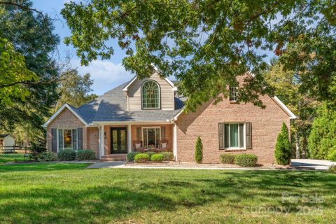 6404 Fox Trace sold home in Plantation Ridge, Salisbury, NC