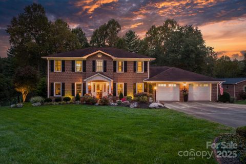 302 Redwood Place sold home in Oakmont Estates, Lenoir, NC