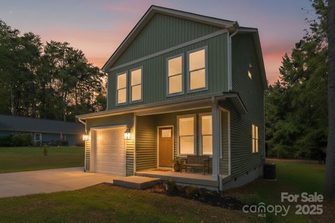 7589 Katherine Drive sold home in Lakehaven Estates, Denver, NC