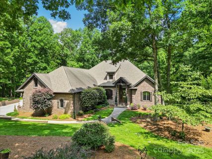 562 Rocky Cove Lane pending home in The Springs At High Rock, Denton, NC