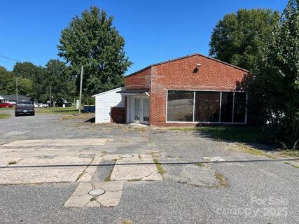 1836 Oakdale Road
