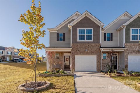 8007 Scarlet Maple Lane sold home in Windhaven, Tega Cay, SC