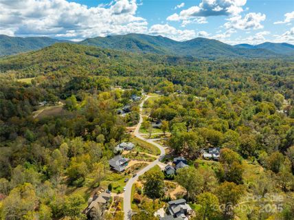 18 Towering Oaks Lane sold home in Sovereign Oaks, Asheville, NC