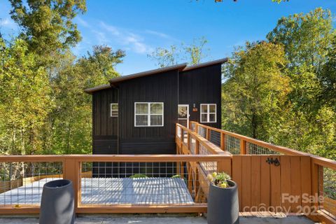 18 Crestwood Lane