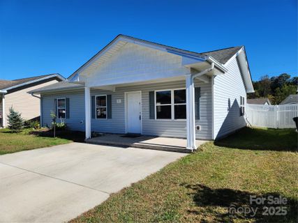 A home in Dodd Meadows, East Flat Rock