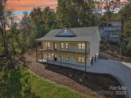 271 Greenstone Lane