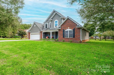 1472 Sweetbriar Lane sold home in Bakersview Meadows, Hickory, NC
