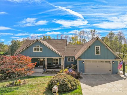 16 Farm Pond Lane sold home in The Farm At Bradshaw Lane, Candler, NC
