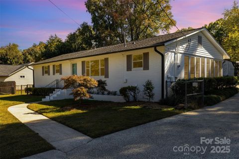 908 Ravendale Drive sold home in Oakdale, Charlotte, NC