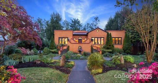 26 Sheridan Road pending home in Kenilworth, Asheville, NC
