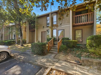 7925 Charter Oak Lane sold home in Treva Woods, Charlotte, NC