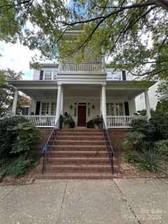 712 E 9th Street