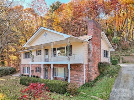 930 Scenic Circle active home in Little Mountain, Waynesville, NC