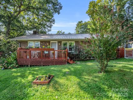 285 Cosmos Drive sold home in Mountain Home, Hendersonville, NC