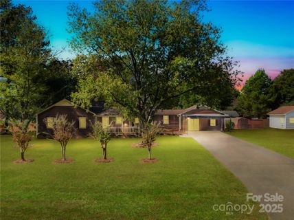 700 Chestnut Lane sold home in Enchanted Forest, Matthews, NC