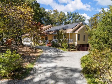 160 Caledonia Road active home in Lake Lanier, Landrum, SC
