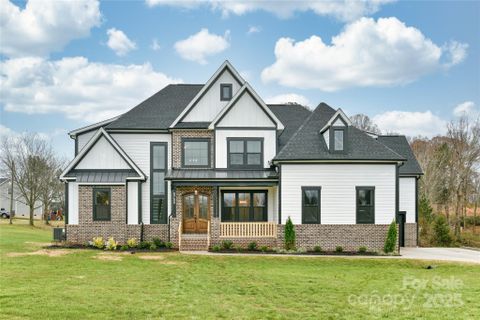 3874 Hickory Highway