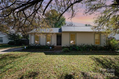 7528 Lancashire Drive sold home in Heathergate, Mint Hill, NC