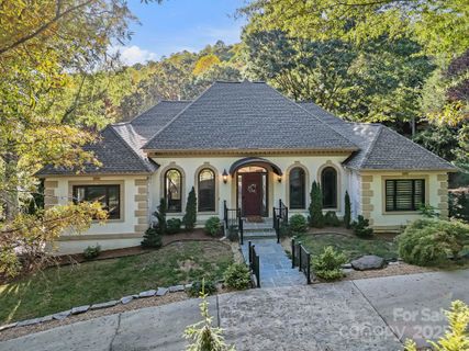 31 Ridge Drive active home in Wilson Farm, Hendersonville, NC