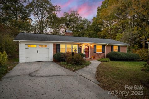 1074 5th Avenue Court sold home in Hillcrest, Hickory, NC