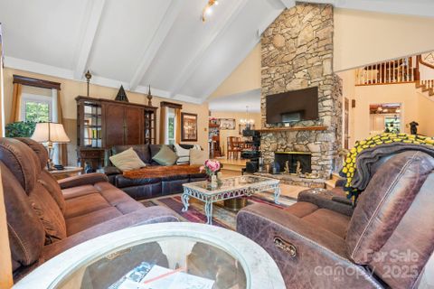 1750 5th Street Drive sold home in Country Club Park, Hickory, NC