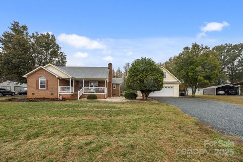 2600 Foxworth Drive sold home in Glen Eagles, Monroe, NC