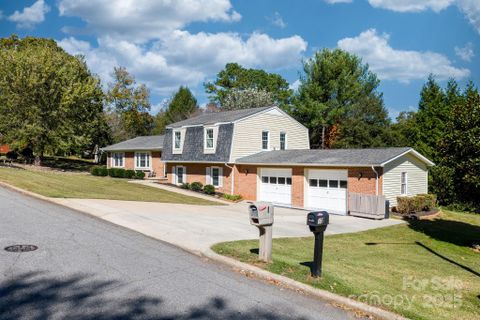 102 Castlegate Drive sold home in South Forest, Morganton, NC