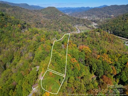 534 Cicada Drive active home in Maggie Valley Country Club Est, Maggie Valley, NC