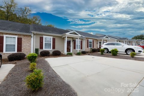 2068 Pin Oak Place sold home in Cramerton Oaks, Cramerton, NC