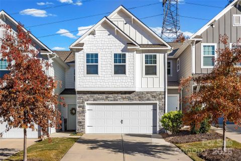 1140 Streamside Lane active home in Colony At Handsmill, York, SC