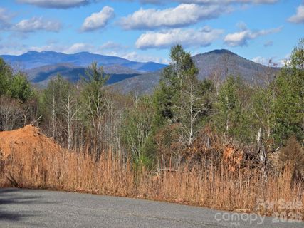 2069 Shannon Drive pending home in Old Oaks Estates, Morganton, NC