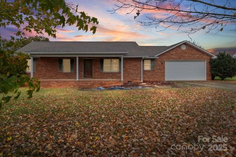 212 Doe Trail Lane sold home in Deercroft, Statesville, NC