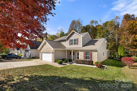 1828 Kilkenny Drive active home in Mill Creek Falls, Clover, SC