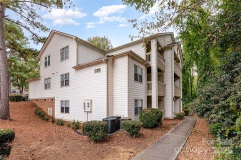 1021 Churchill Downs Court sold home in Churchill Downs, Charlotte, NC