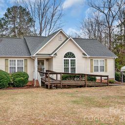 2514 Oxford Circle