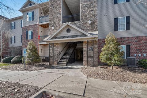 316 Appeldoorn Circle active home in The Grove At Appeldoorn, Asheville, NC